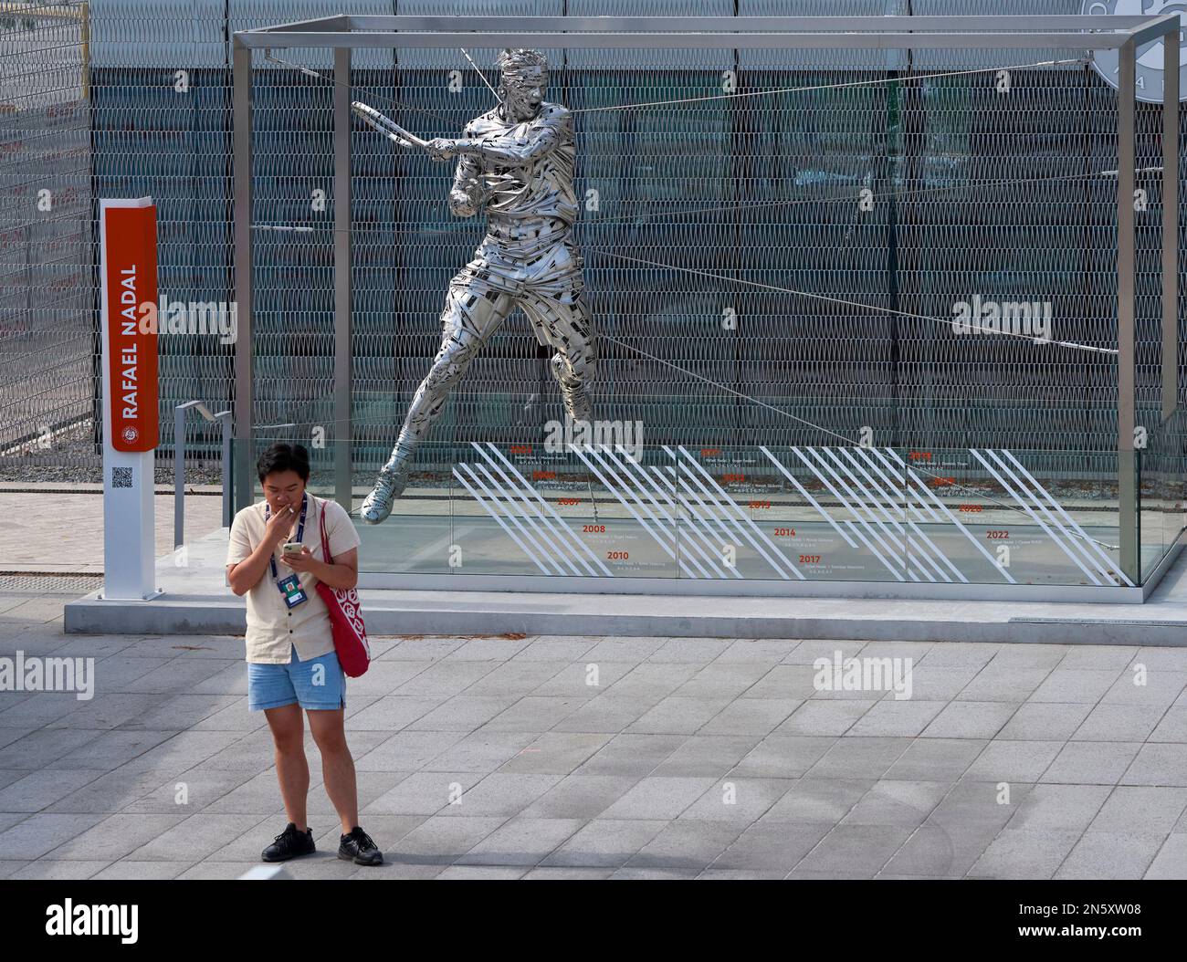 Statue de Rafael Nadal sur les courts de tennis Roland Garros Banque D'Images