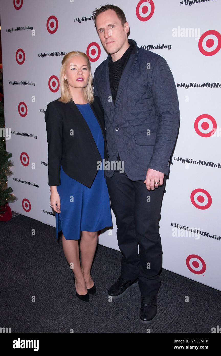 Elisha Cuthbert and her husband and professional hockey player Dion Phaneuf visit the Shoppers World Danforth Target store location for a surprise shopping event to celebrate the holiday season on Tuesday, Dec. 10, 2013, in Toronto, Canada. (Photo by Arthur Mola/Invision/AP) Banque D'Images