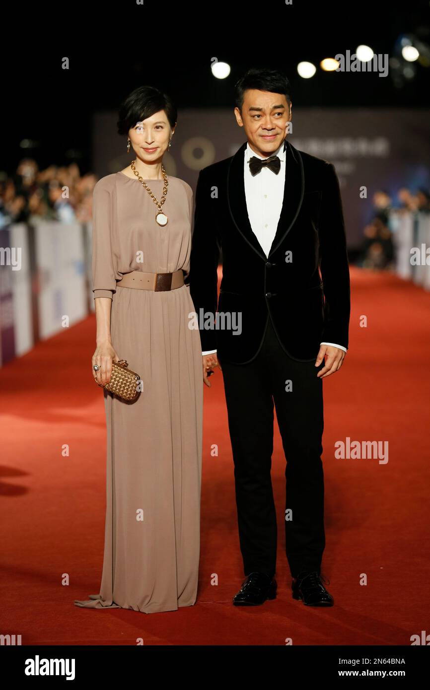 Hong Kong actor Sean Lau and his wife Amy Kwok pose on the red carpet at the 50th Golden Horse Awards in Taipei, Taiwan, Saturday, Nov. 23, 2013. They are guests at this year's Golden Horse Awards, one of the Chinese-language film industry's biggest annual events. (AP Photo/Wally Santana) Banque D'Images