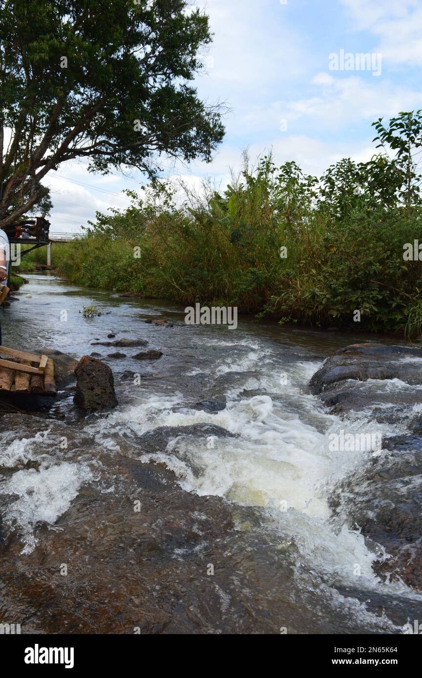 Rivière fluviale dans les montagnes centrales du Vietnam Banque D'Images