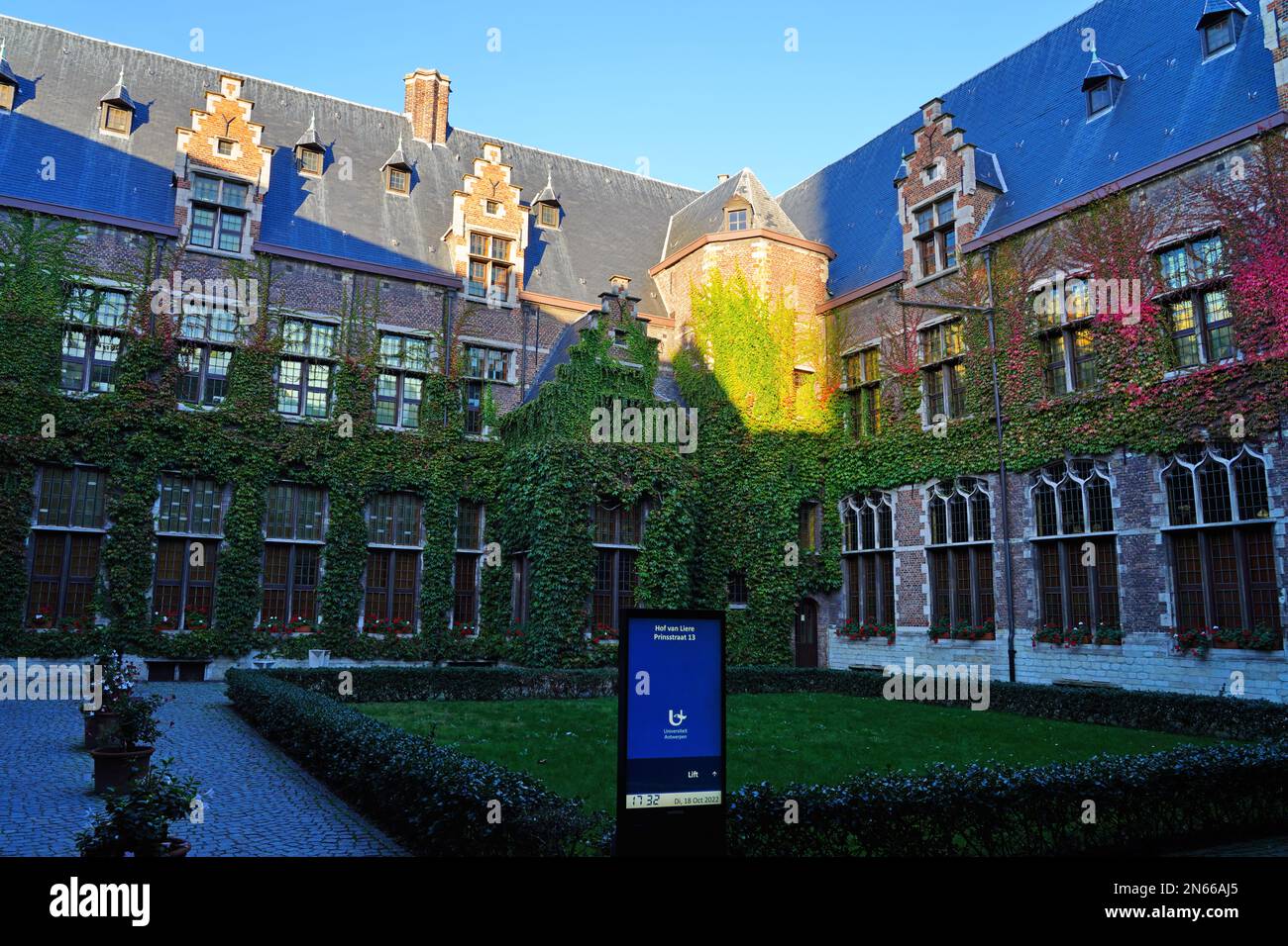 ANVERS, BELGIQUE –18 OCT 2022- vue sur le Stadscampus de l'Université d'Anvers (UAnvers, Universiteit Antwerpen), une combinaison de la et historique Banque D'Images