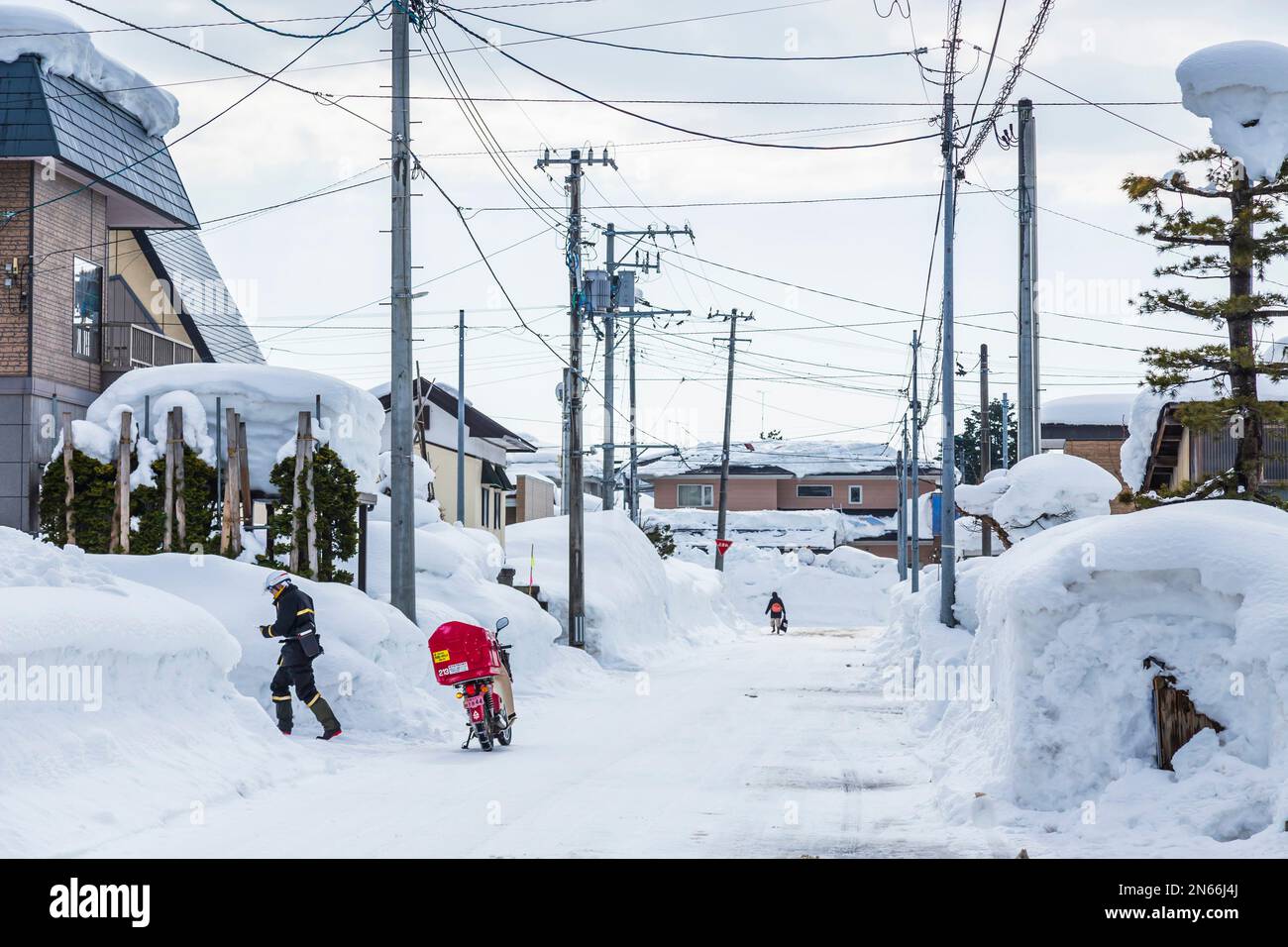 Postman avec moto, la vie dans un pays de neige, ville célèbre par la neige lourde, ville de Yokote, Akita, Tohoku, Japon, Asie de l'est, Asie Banque D'Images