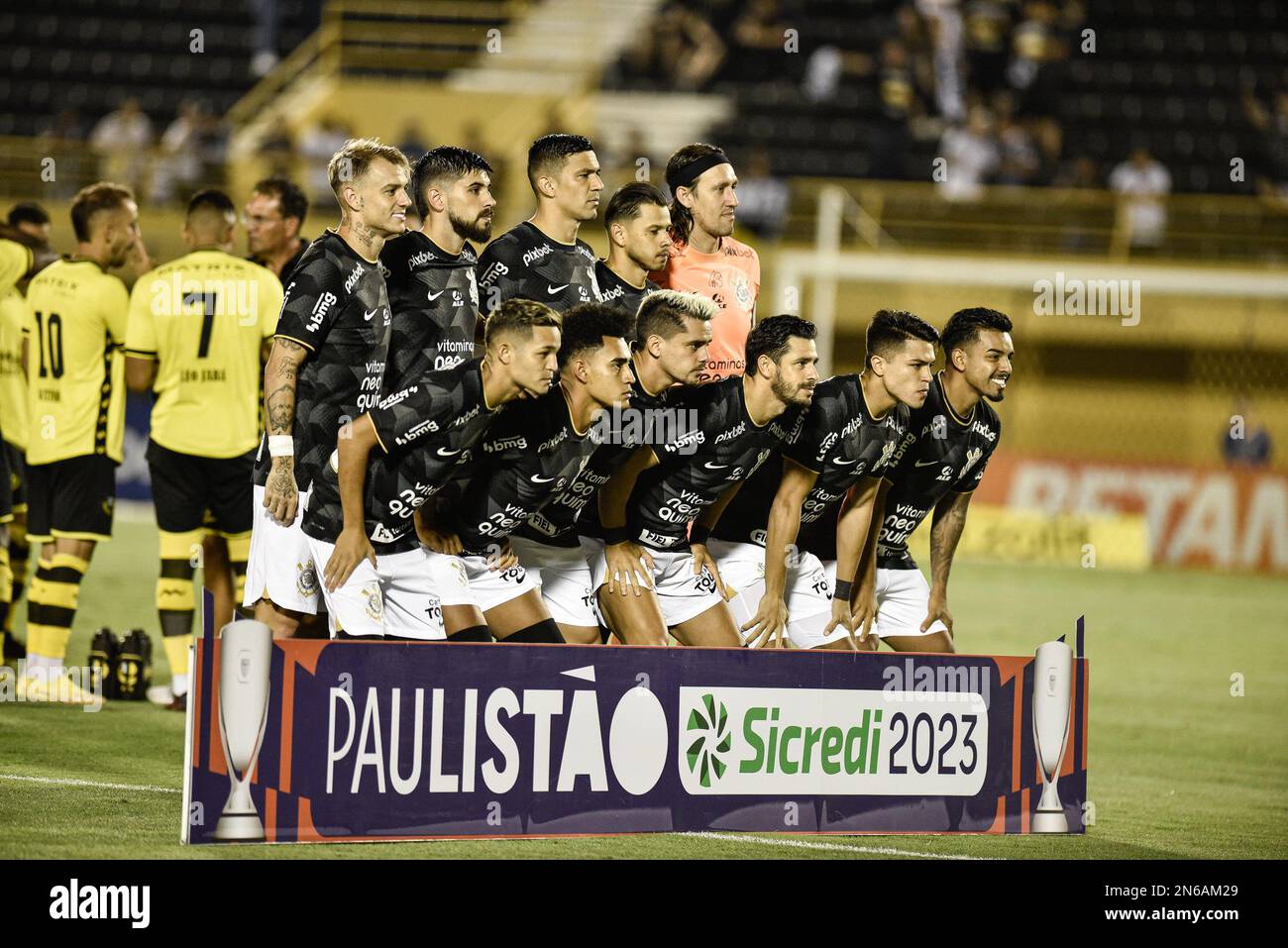 Sao Paulo, Sao Paulo, Brésil. 9th févr. 2023. (SPO) l'équipe de Sao Bernardo do Campo bat Corinthiens pour le championnat Paulista. 9 février 2023. Brésil, Sao Paulo, Sao Bernardo do Campo: Match entre Sao Bernardo FC et Corinthiens, valable pour la manche 7th du Championnat de football Paulista, Paulistao 2023, tenu à Estadio Municipal 1Ã‚Âº de Maio, à Sao Bernardo do Campo. Campo - SP, dans la nuit du jeudi, 9 février 2023. L'équipe de Sao Bernardo do Campo a gagné par le score de 2x0. Crédit: Ronaldo Barreto/Thenews2 (Credit image: © Ronaldo Barreto/TheNEWS2 via ZUMA Press Wire) E Banque D'Images