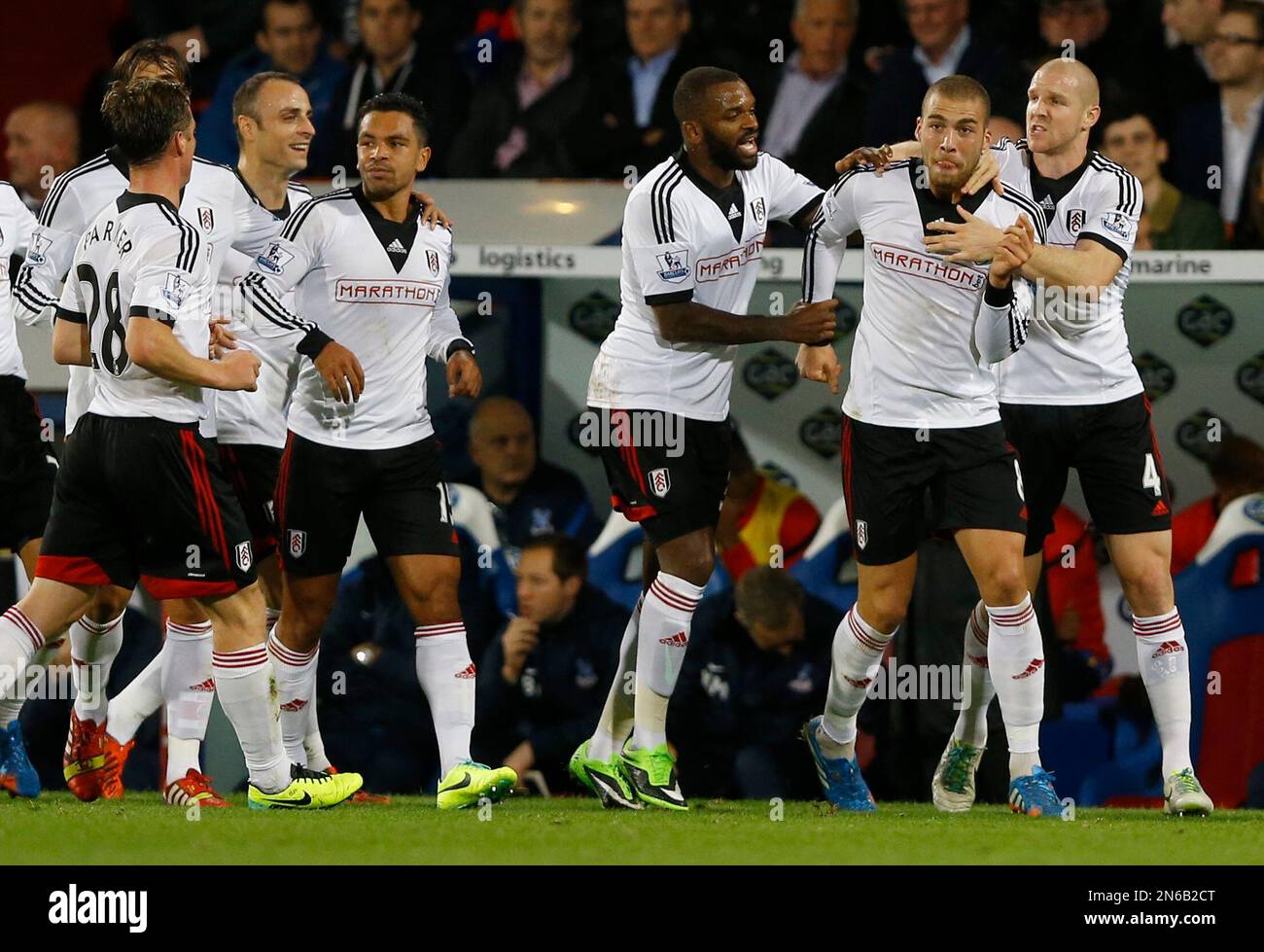 Fulham's Pajtim Kasami, second right, celebrates scoring a goal during the English Premier League soccer match between Crystal Palace and Fulham at Selhurst Park Stadium in London, Monday, Oct. 21, 2013. (AP Photo/Kirsty Wigglesworth) Banque D'Images