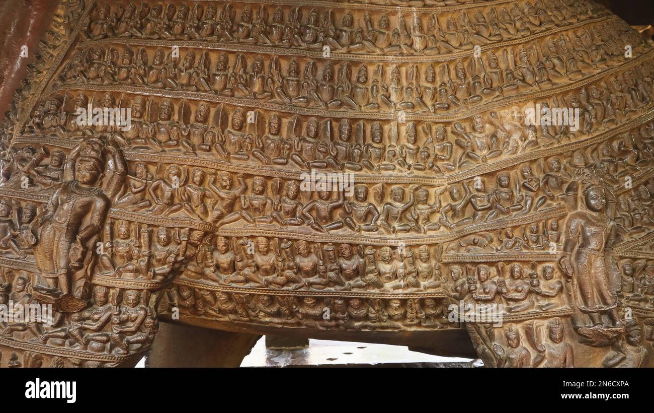 Temple VARAHA, dieux et déesses sculptés sur la statue de Varaha, Khajuraho, Madhya Pradesh, Inde, site classé au patrimoine mondial de l'UNESCO Banque D'Images