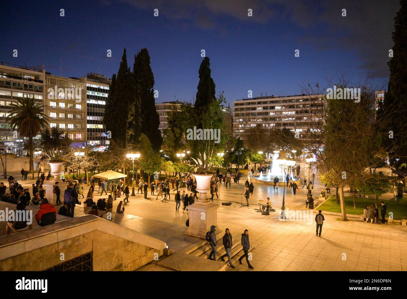 Passanten, Syntagma-Platz, Athen, Griechenland Banque D'Images