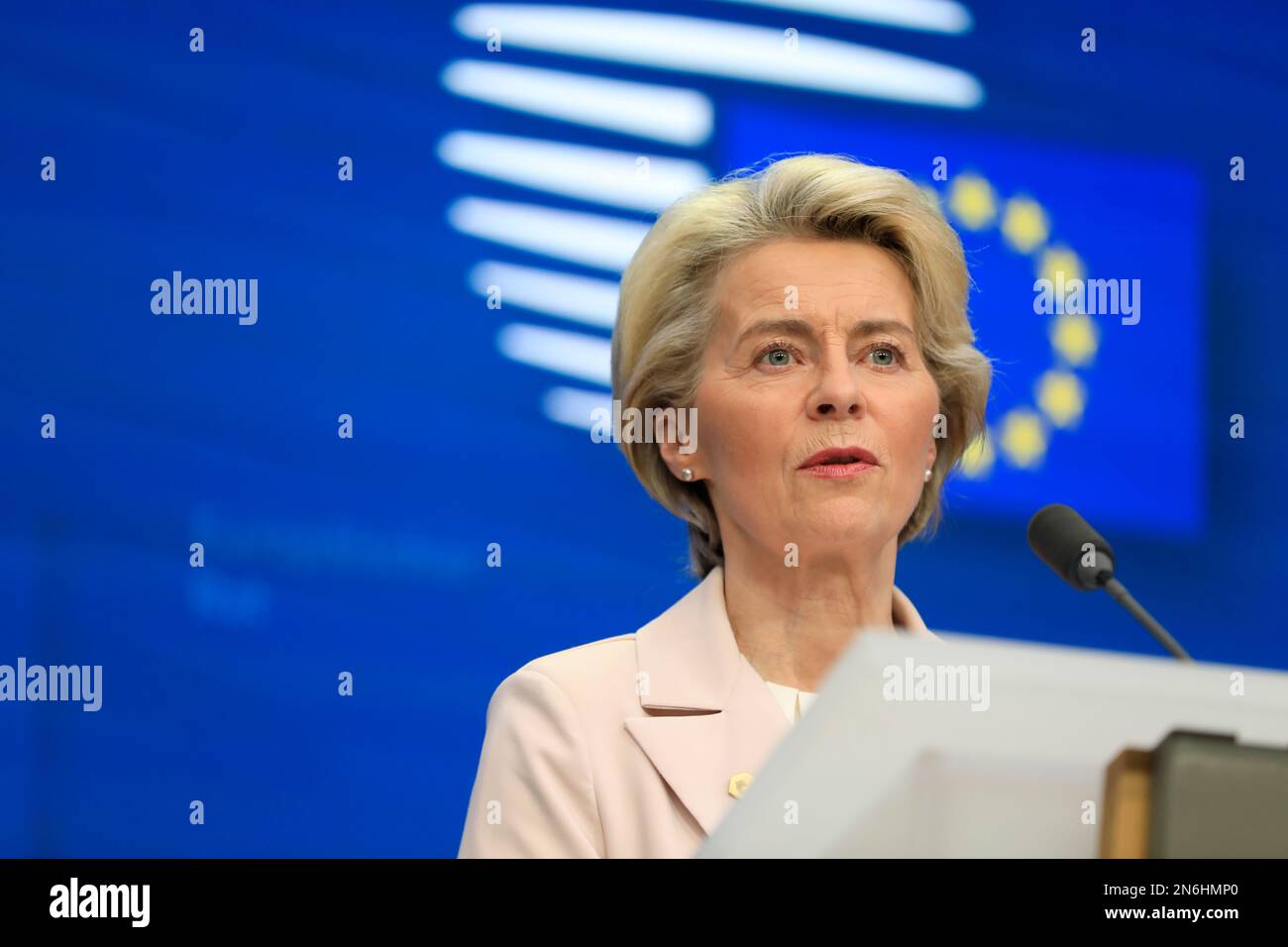 Belgique / Bruxelles 09/02/2023, Nicolas Landemard / le Pictorium - Illustration de l'hémicycle du Parlement européen - 10/2/2023 - Belgique / Bruxelles / Bruxelles - Ursula Von Der Leyen (chef de la Commission européenne) et Charles Michel (chef du Conseil de l'Europe), A tenu une conférence de presse commune à la fin du sommet européen extraordinaire tenu dans la capitale belge. Banque D'Images