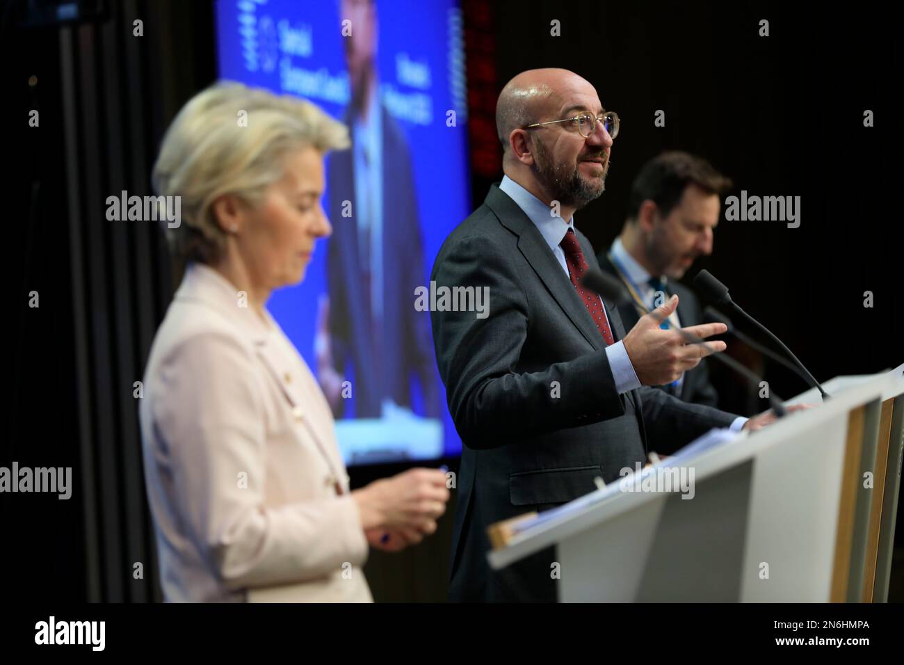 Belgique / Bruxelles 09/02/2023, Nicolas Landemard / le Pictorium - Illustration de l'hémicycle du Parlement européen - 10/2/2023 - Belgique / Bruxelles / Bruxelles - Ursula Von Der Leyen (chef de la Commission européenne) et Charles Michel (chef du Conseil de l'Europe), A tenu une conférence de presse commune à la fin du sommet européen extraordinaire tenu dans la capitale belge. Banque D'Images