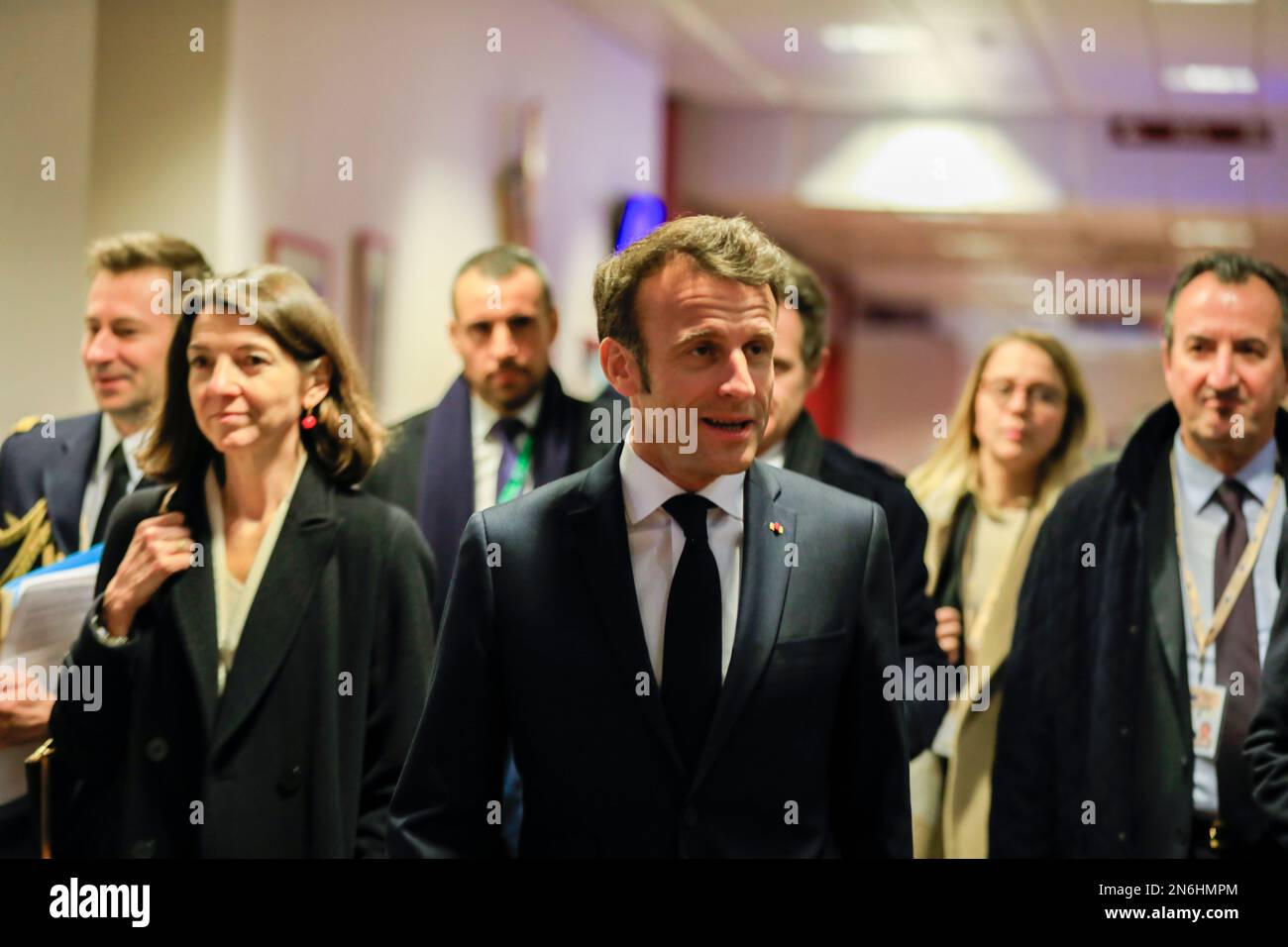 Belgique / Bruxelles / 10/2/2023 - Nicolas Landemard / le Pictorium - Conférence de presse Emmanuel Macron - 10/2/2023 - Belgique / Bruxelles / Bruxelles - le président français Emmanuel Macron a tenu une conférence de presse à la fin du sommet extraordinaire de l'UE dans la capitale belge. Banque D'Images