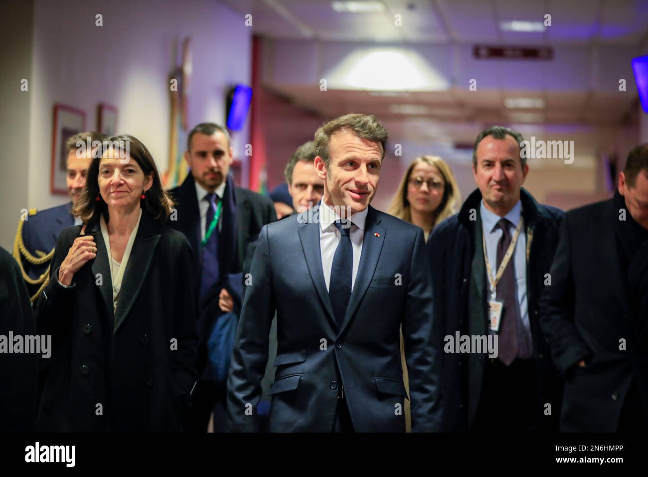 Belgique / Bruxelles / 10/2/2023 - Nicolas Landemard / le Pictorium - Conférence de presse Emmanuel Macron - 10/2/2023 - Belgique / Bruxelles / Bruxelles - le président français Emmanuel Macron a tenu une conférence de presse à la fin du sommet extraordinaire de l'UE dans la capitale belge. Banque D'Images