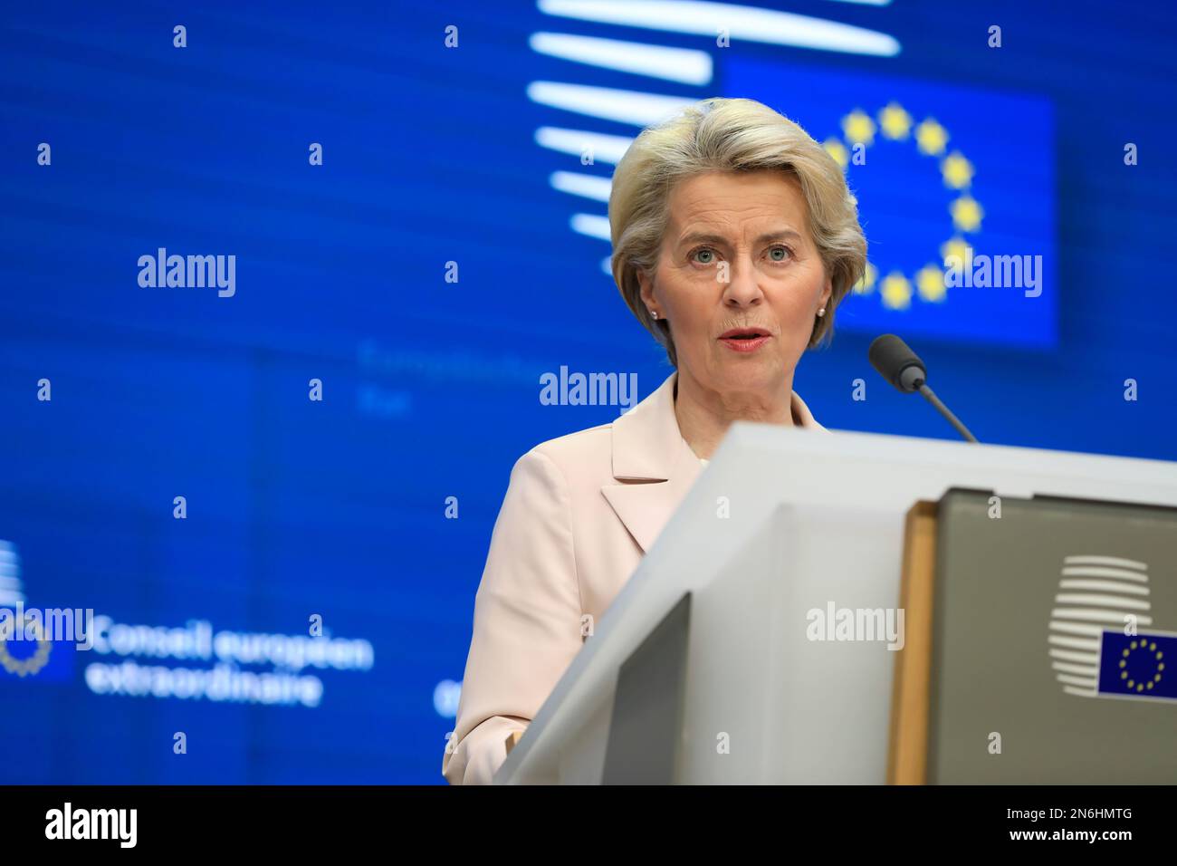 Belgique / Bruxelles 09/02/2023, Nicolas Landemard / le Pictorium - Illustration de l'hémicycle du Parlement européen - 10/2/2023 - Belgique / Bruxelles / Bruxelles - Ursula Von Der Leyen (chef de la Commission européenne) et Charles Michel (chef du Conseil de l'Europe), A tenu une conférence de presse commune à la fin du sommet européen extraordinaire tenu dans la capitale belge. Banque D'Images