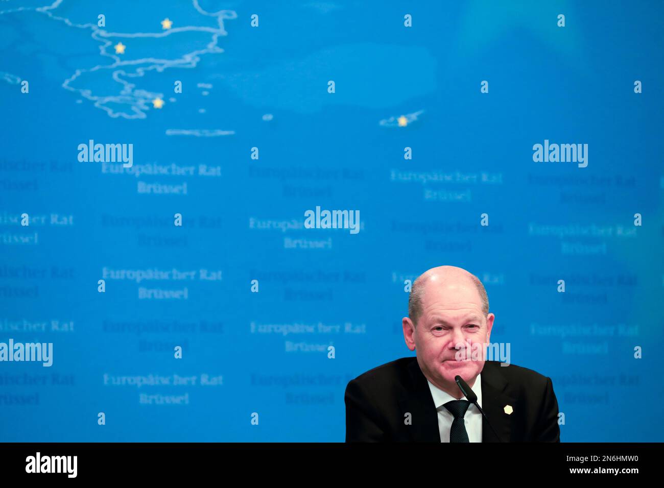 Belgique / Bruxelles / 10/02/2023, Nicolas Landemard / le Pictorium - Conférence de presse par OLAF Scholz - 10/2/2023 - Belgique / Bruxelles / Bruxelles - la chancelière allemande OLAF Scholz a tenu une conférence de presse après le sommet extraordinaire de l'UE dans la capitale belge. Banque D'Images