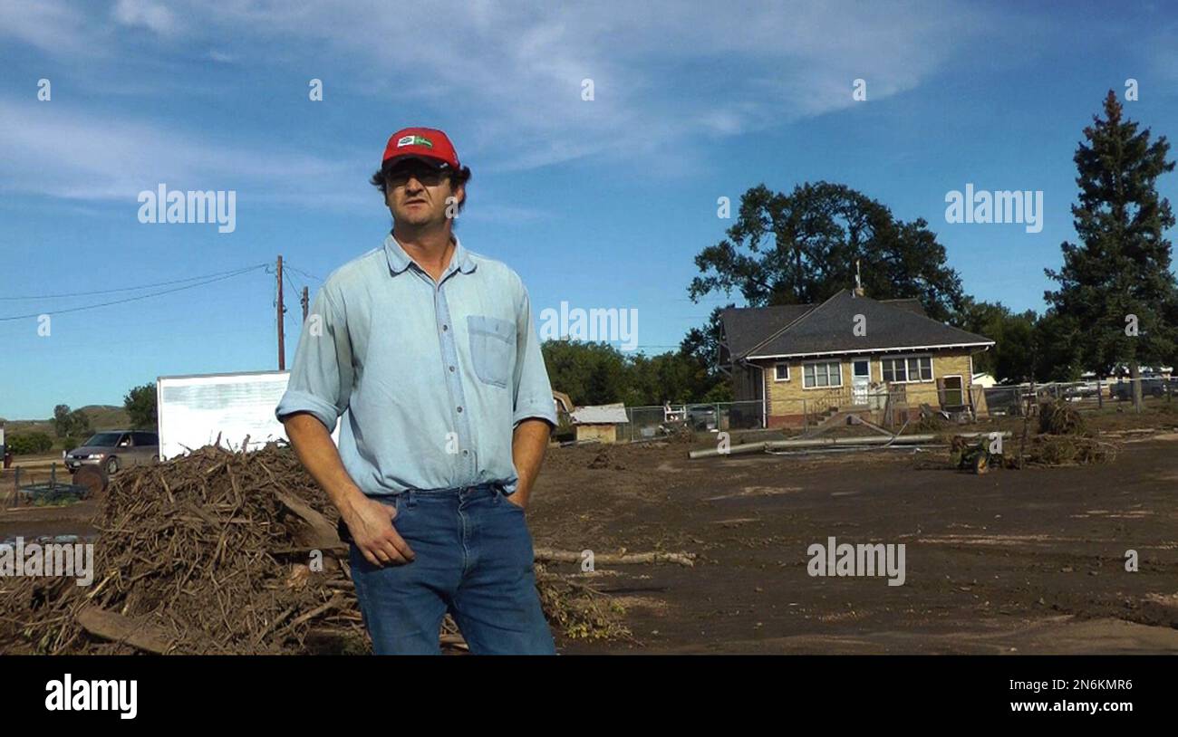 In this video still taken Tuesday, Sept. 17, 2013, farmer Ron Kline surveys the damage on his property in Johnstown, Colo., following damage from a flood. The surging waters damaged a handful of homes and farmland in this small town. The floods that ravaged Colorado this past week also took a toll on the state's agricultural communities. (AP Photo/Manuel Valdes) Banque D'Images