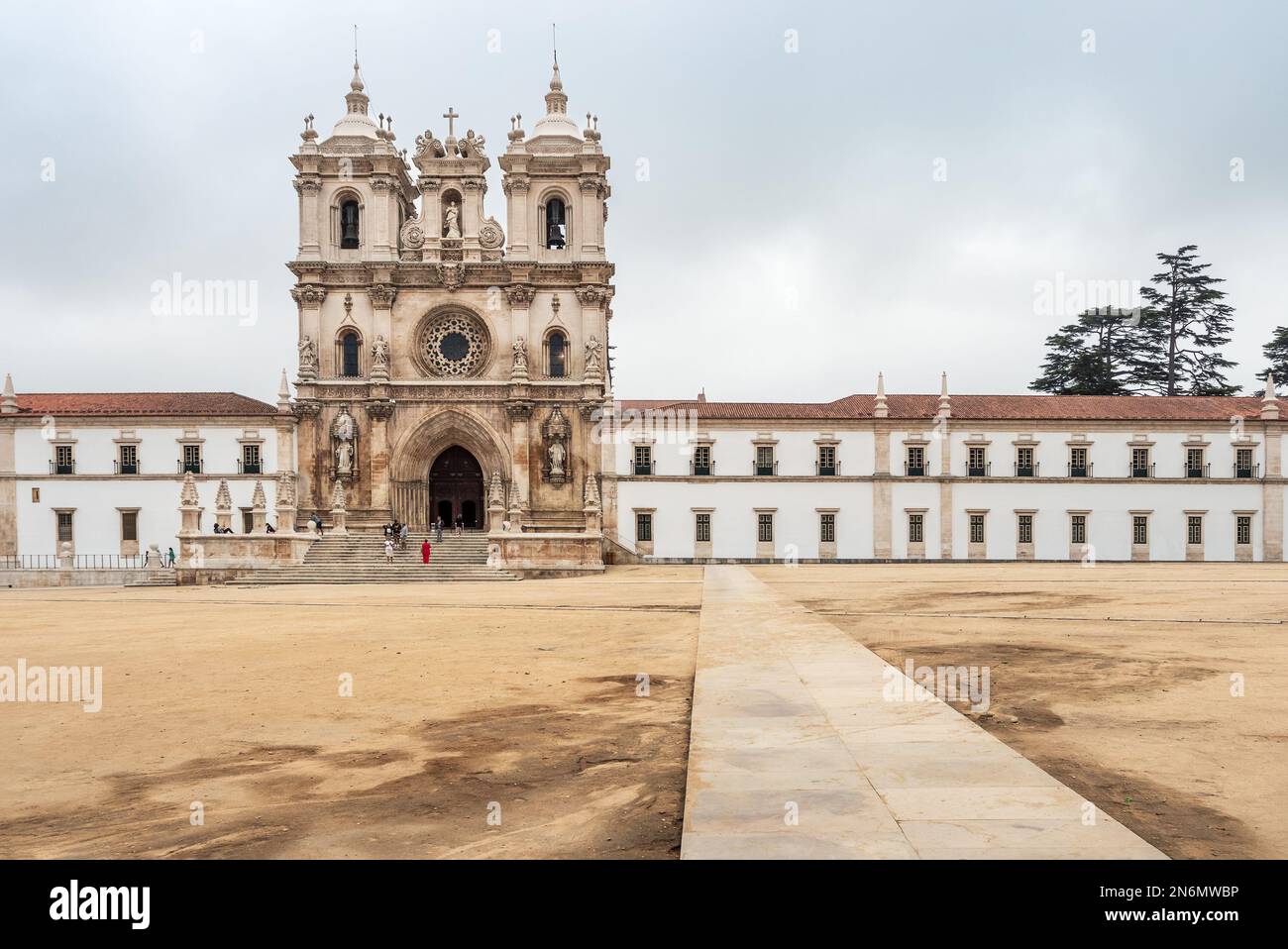 Façade principale du monastère d'Alcobaça au Portugal. Banque D'Images