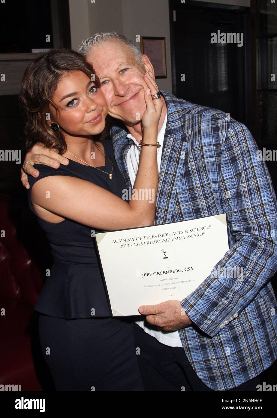 Actress Sarah Hyland and casting director Jeff Greenberg seen at TV Academy's Casting Directors Peer Group Nominee Reception, on Monday, September,9th, 2013 at Crossroads in Los Angeles, California. (Photo by Arnold Turner/Invision for Academy of Television Arts & Sciences /AP Images) Banque D'Images