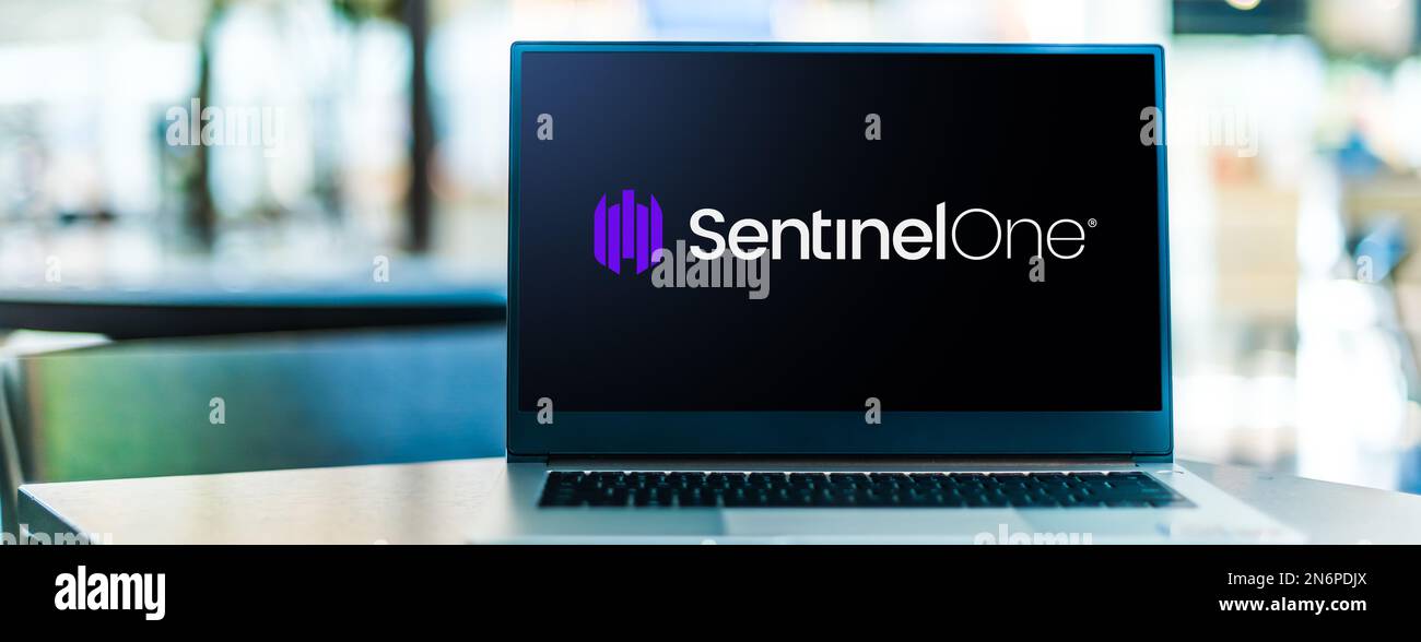 POZNAN, POL - 4 MAI 2022 : ordinateur portable affichant le logo de SentinelOne, une société de cybersécurité basée à Mountain View, Californie, États-Unis Banque D'Images