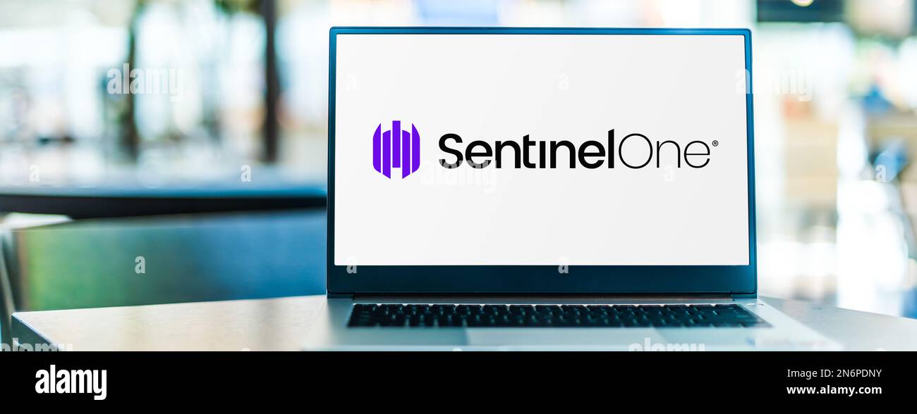 POZNAN, POL - 4 MAI 2022 : ordinateur portable affichant le logo de SentinelOne, une société de cybersécurité basée à Mountain View, Californie, États-Unis Banque D'Images