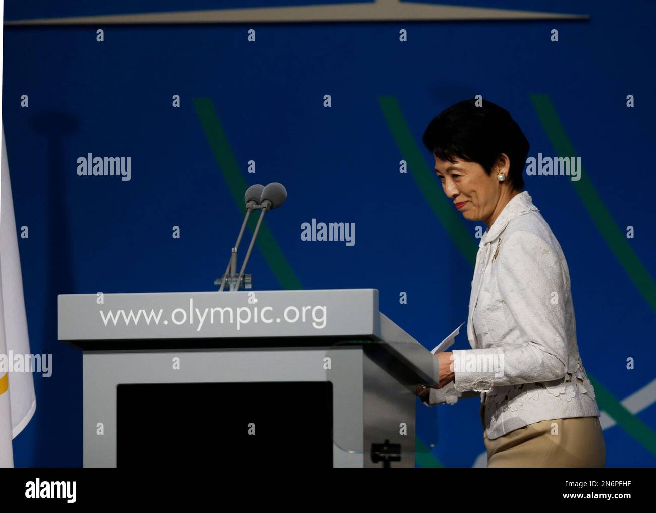 Japan's Princess Takamado arrives to address the International Olympic Committee session during the Tokyo 2020 bid presentation, in Buenos Aires, Argentina, Saturday, Sept. 7, 2013. Madrid, Istanbul and Tokyo are competing to host the 2020 Summer Olympic Games. (AP Photo/Natacha Pisarenko) Banque D'Images