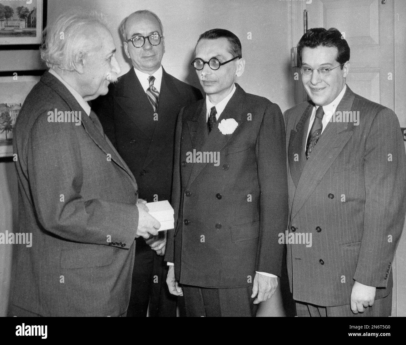 Albert Einstein, left, presents the first Albert Einstein Award for achievement in the natural sciences, to Prof. Kurt Godel, second from right, and Prof. Julian Schwinger, right, at Princeton, N.J., March 14, 1951, Einstein's 72nd birthday. Second from left is Lewis L. Strauss, president of the board of the Institute for Advanced Study at Princeton, donor of the award established in memory of the late Lewis and Rose Strauss of Richmond, Va., his parents. Godel is a member of the Institute and Schwinger is a member of the faculty of Harvard University. The award carries a $15,000 grant. (AP Ph Banque D'Images