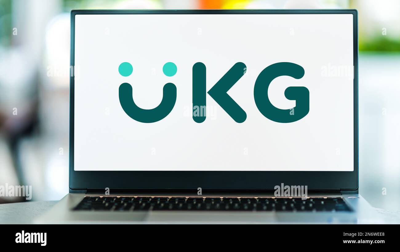 POZNAN, POL - DEC 28, 2022: Ordinateur portable affichant le logo de UKG, une société de technologie avec deux sièges sociaux à Lowell, Massachusetts, et Weston, Banque D'Images
