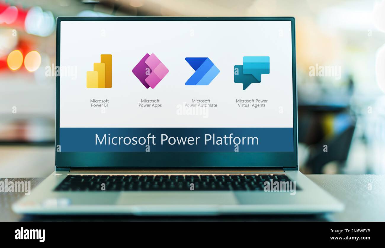 POZNAN, POL - 24 MAI 2022 : ordinateur portable affichant les icônes des produits de la gamme Microsoft Power Platform Banque D'Images