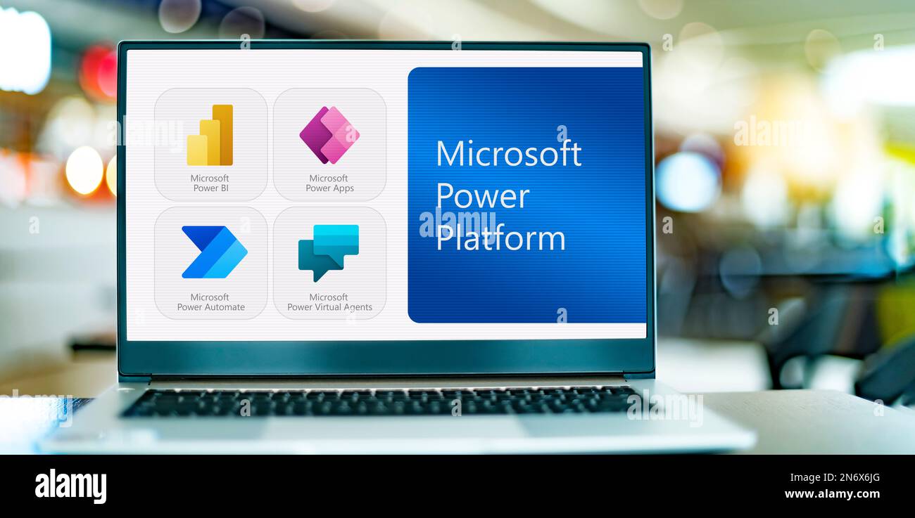 POZNAN, POL - 24 MAI 2022 : ordinateur portable affichant les icônes des produits de la gamme Microsoft Power Platform Banque D'Images