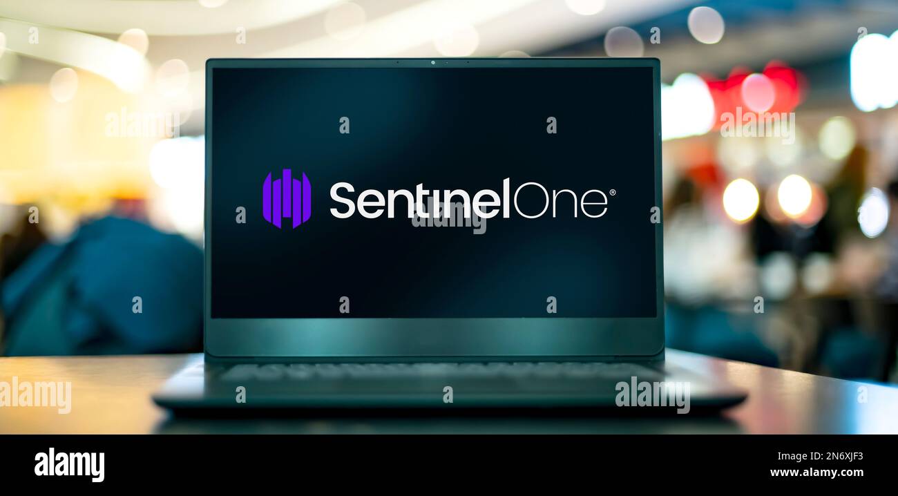 POZNAN, POL - 4 MAI 2022 : ordinateur portable affichant le logo de SentinelOne, une société de cybersécurité basée à Mountain View, Californie, États-Unis Banque D'Images