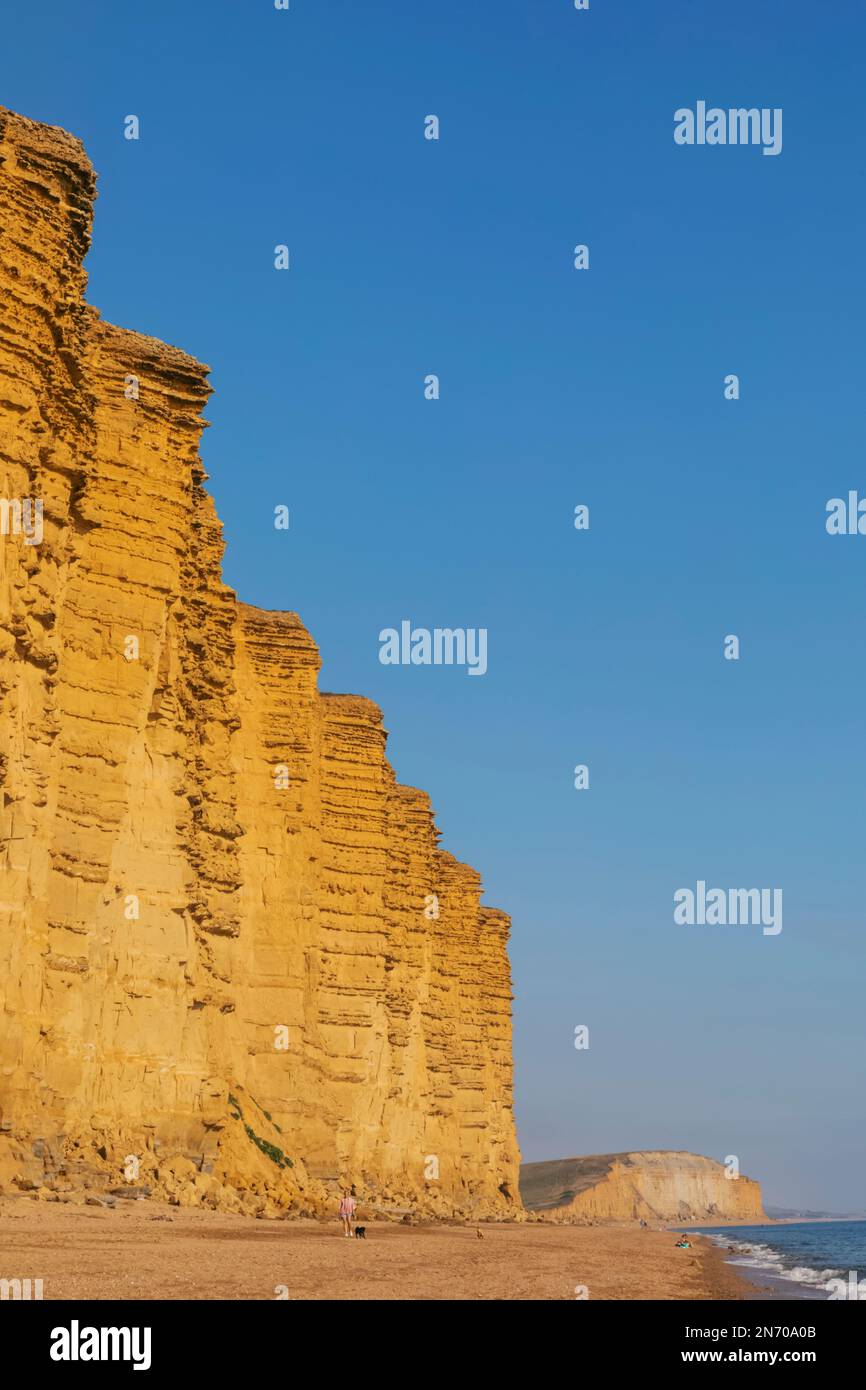 Angleterre, Dorset, Bridport, West Bay, Beach et Cliffs Banque D'Images