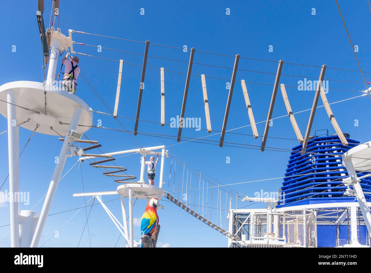 Altitude Skywalk à la poupe du bateau de croisière P&O Arvia, Petites Antilles, Caraïbes Banque D'Images Altitude Skywalk à la poupe du bateau de croisière P&O Arvia, Petites Antilles, Caraïbes Banque D'Images