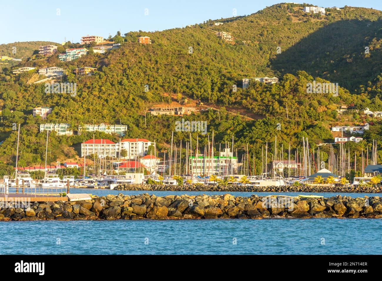 Port de plaisance en front de mer à Sunrise Road Town, Tortola, les îles Vierges britanniques (BVI), les Petites Antilles, les Caraïbes Banque D'Images