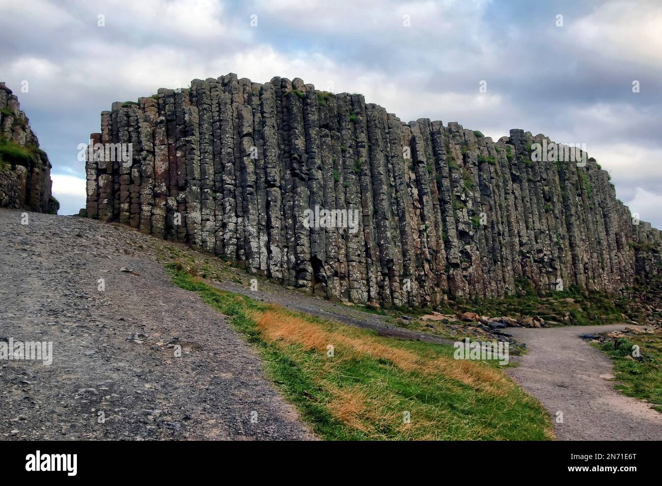 Le Giant's Causeway situé en Irlande du Nord (comté d'Antrim) est l'un des monuments les plus emblématiques d'Irlande et classé au patrimoine mondial de l'UNESCO Banque D'Images
