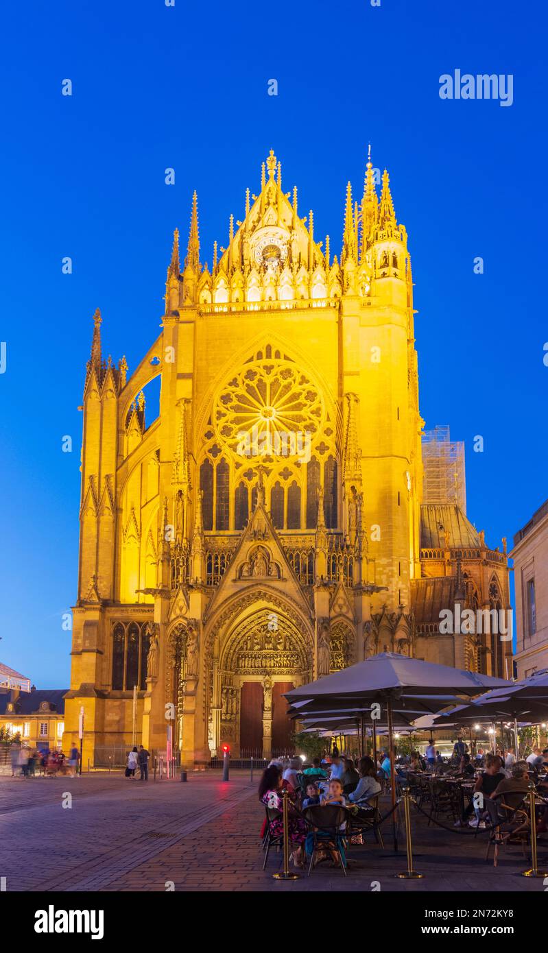 Metz, Cathédrale Saint Stephen (Cathédrale Saint Étienne), Front Ouest, restaurant en Lorraine (Lothringen), Moselle (Moselle), France Banque D'Images