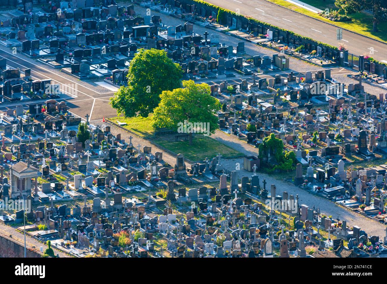 Guebwiller (Gebweiler), cimetière d'Alsace (Elsass), Haut-Rhin (Oberelsass), France Banque D'Images