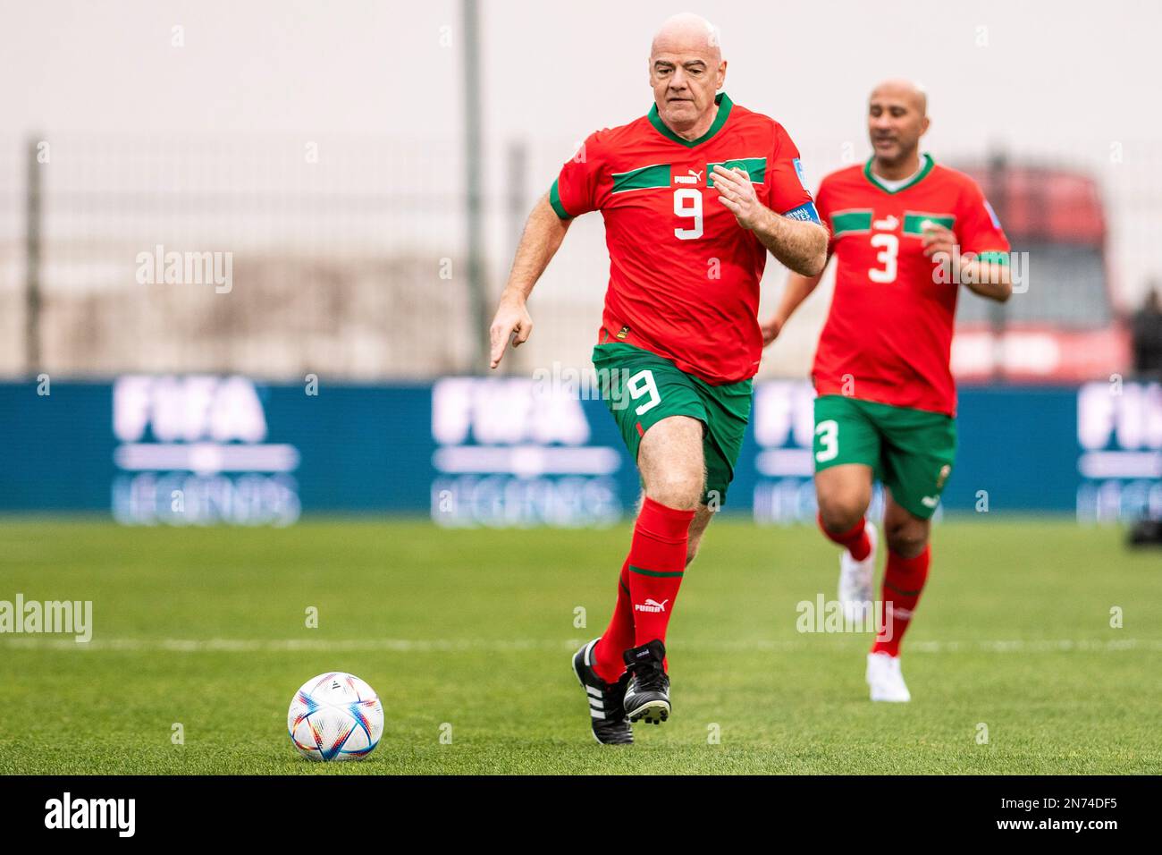 Rabat, Maroc. 10th févr. 2023. Estadio Prince Moulay Hassan Président de la FIFA Gianni Infantino jouant pour FIFA Maroc Legends pendant un match entre FIFA Maroc Legends et FIFA World Legends, un match amical pendant la coupe du monde du Club FIFA 2022, tenue au Stade Prince Moulay Abdellah à Rabat, Maroc (Richard Callis/SPP) Credit: SPP Sport Press photo. /Alamy Live News Banque D'Images