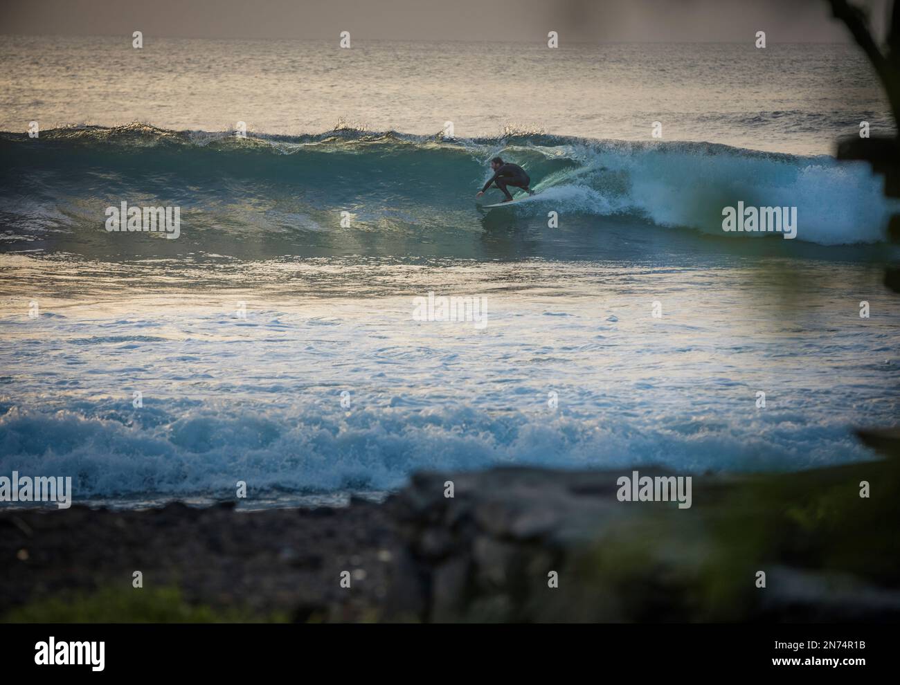 Session de surf en Afrique de l'Ouest, au Cap-Vert, sur l'île de Santiago, dans le village de Taraffal Banque D'Images