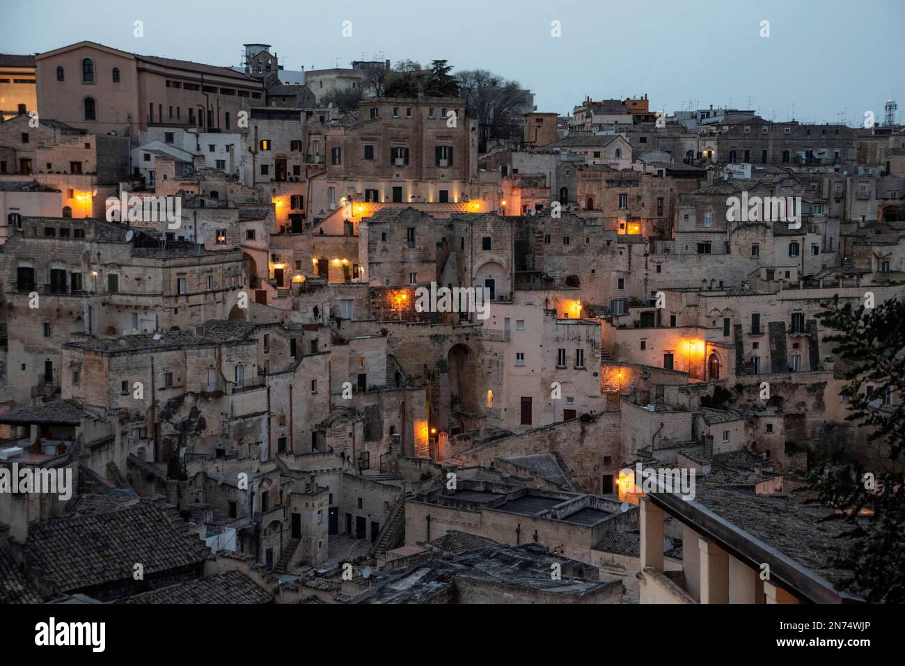 Vue panoramique de Sassi di Matera la nuit, Italie Banque D'Images