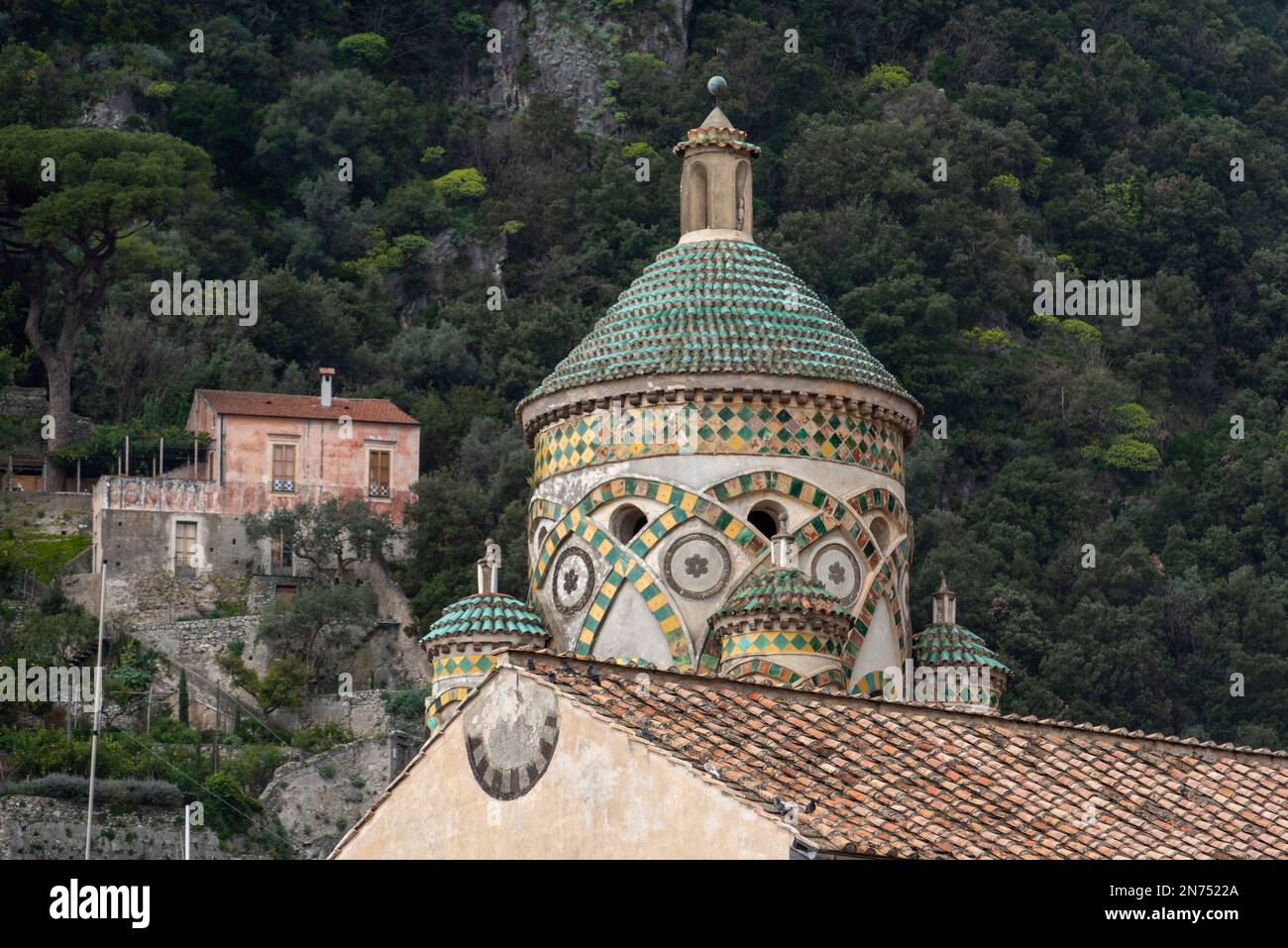 Clocher de la célèbre cathédrale de la ville d'Amalfi, dans le sud de l'Italie Banque D'Images