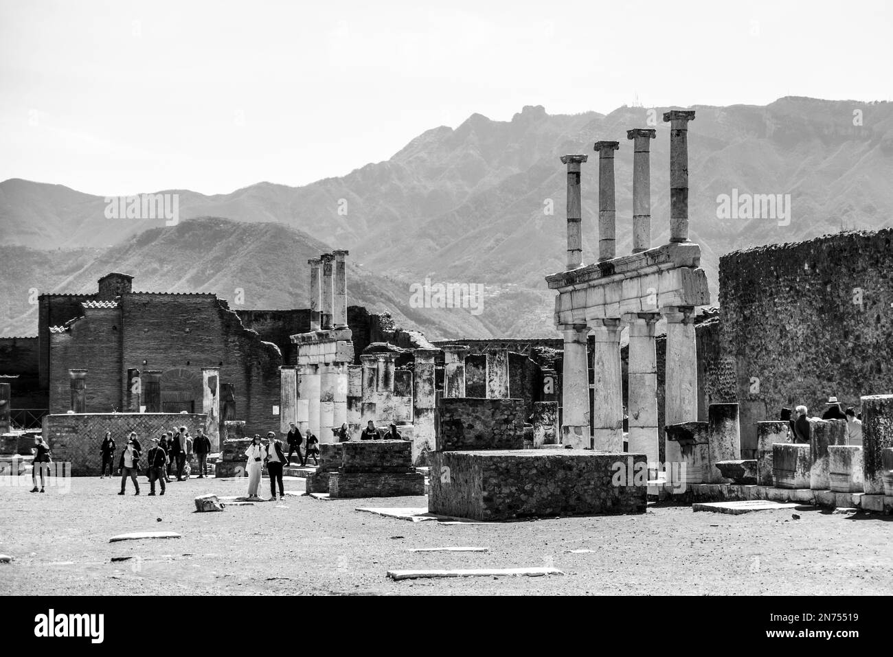 Célèbre colonnade au forum de l'ancienne ville de Pompéi, dans le sud de l'Italie Banque D'Images