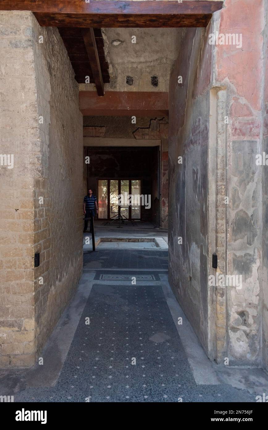 Herculanum, Italie, entrée à la maison de la Colonnade toscane, Italie Banque D'Images
