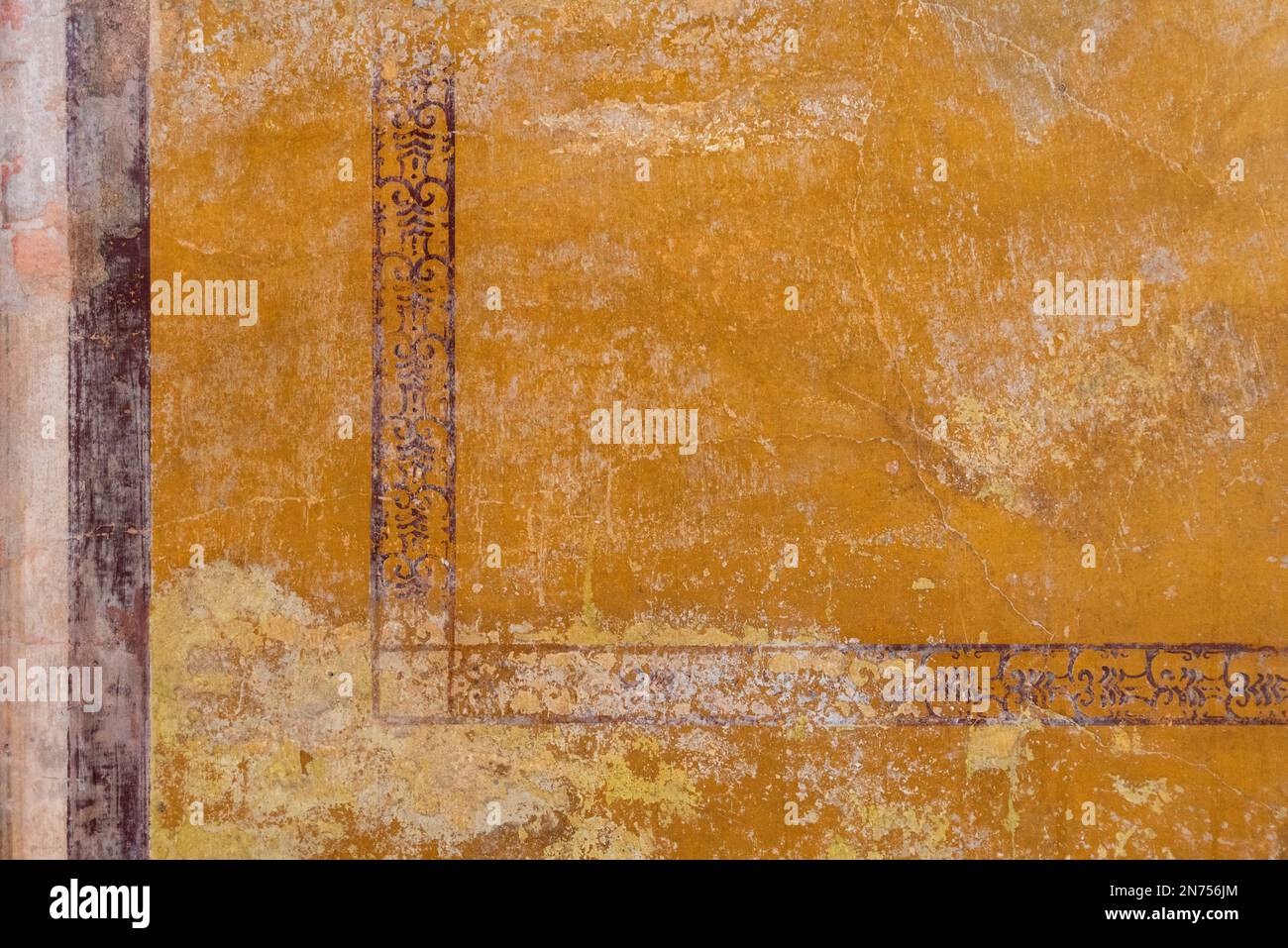 Découpe d'une fresque colorée dans une ancienne villa romaine, dans le sud de l'Italie Banque D'Images