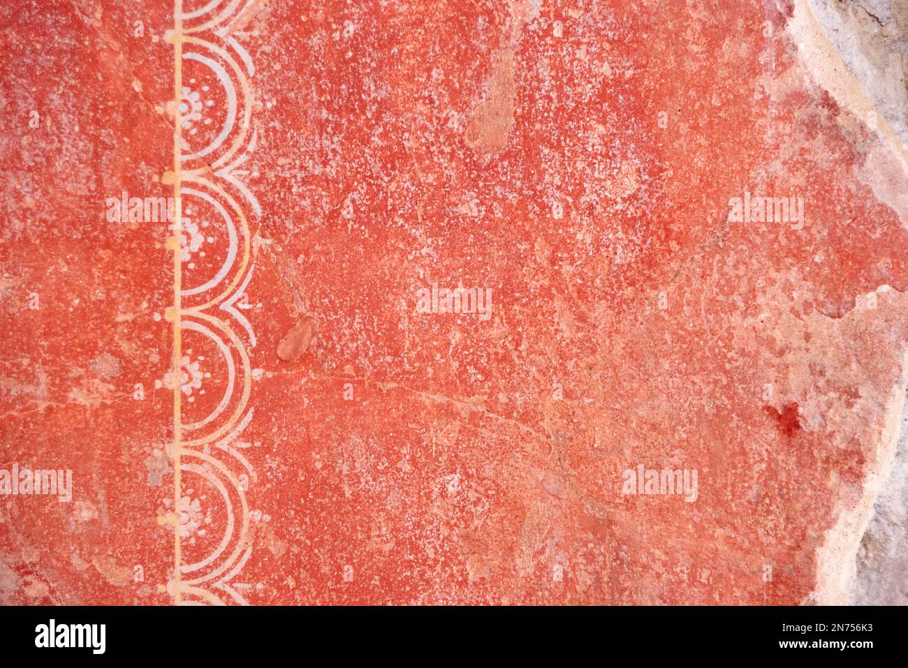 Découpe d'une fresque colorée dans une ancienne villa romaine, dans le sud de l'Italie Banque D'Images