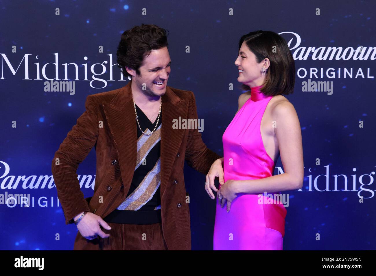 Diego Boneta y Mónica Bárbaro, pendant le tapis bleu du film 'à minuit' au centre culturel Roberto Cantoral sur 09 février 2023 à Mexico, Mexique. Banque D'Images