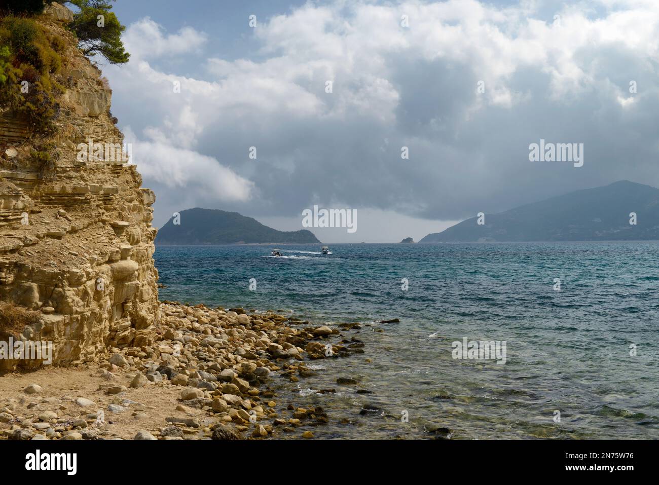 Vue d'Agios Sostis à l'île de Marathonissi, l'île de Zakynthos, les îles Ioniennes, la mer Méditerranée, la Grèce Banque D'Images