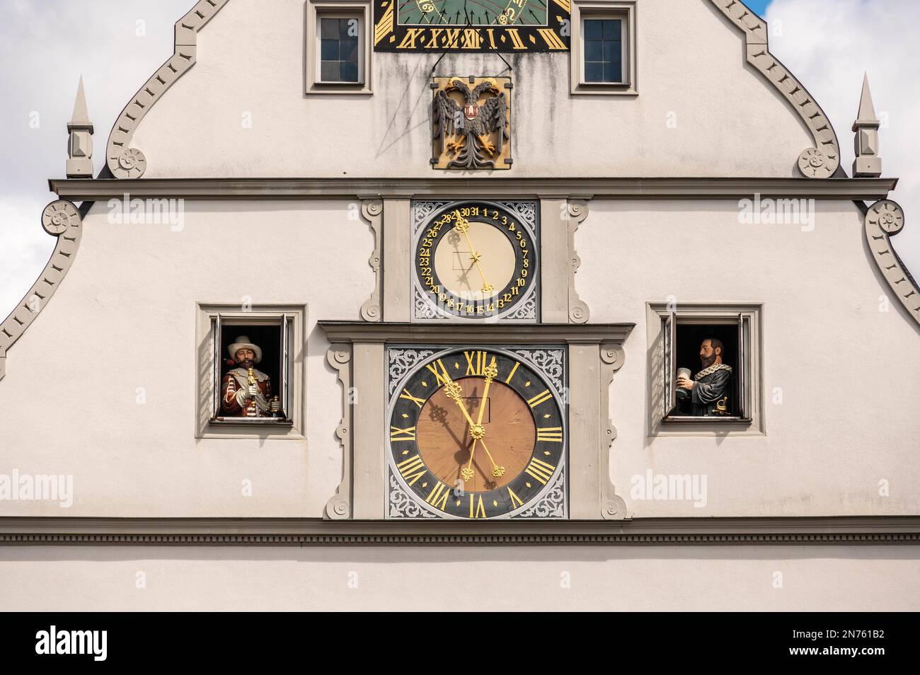 Allemagne, Bavière, moyenne-Franconie, Rothenburg ob der Tauber, place du marché, réplique de la boisson de maître dans l'horloge astronomique à la place du conseil Banque D'Images