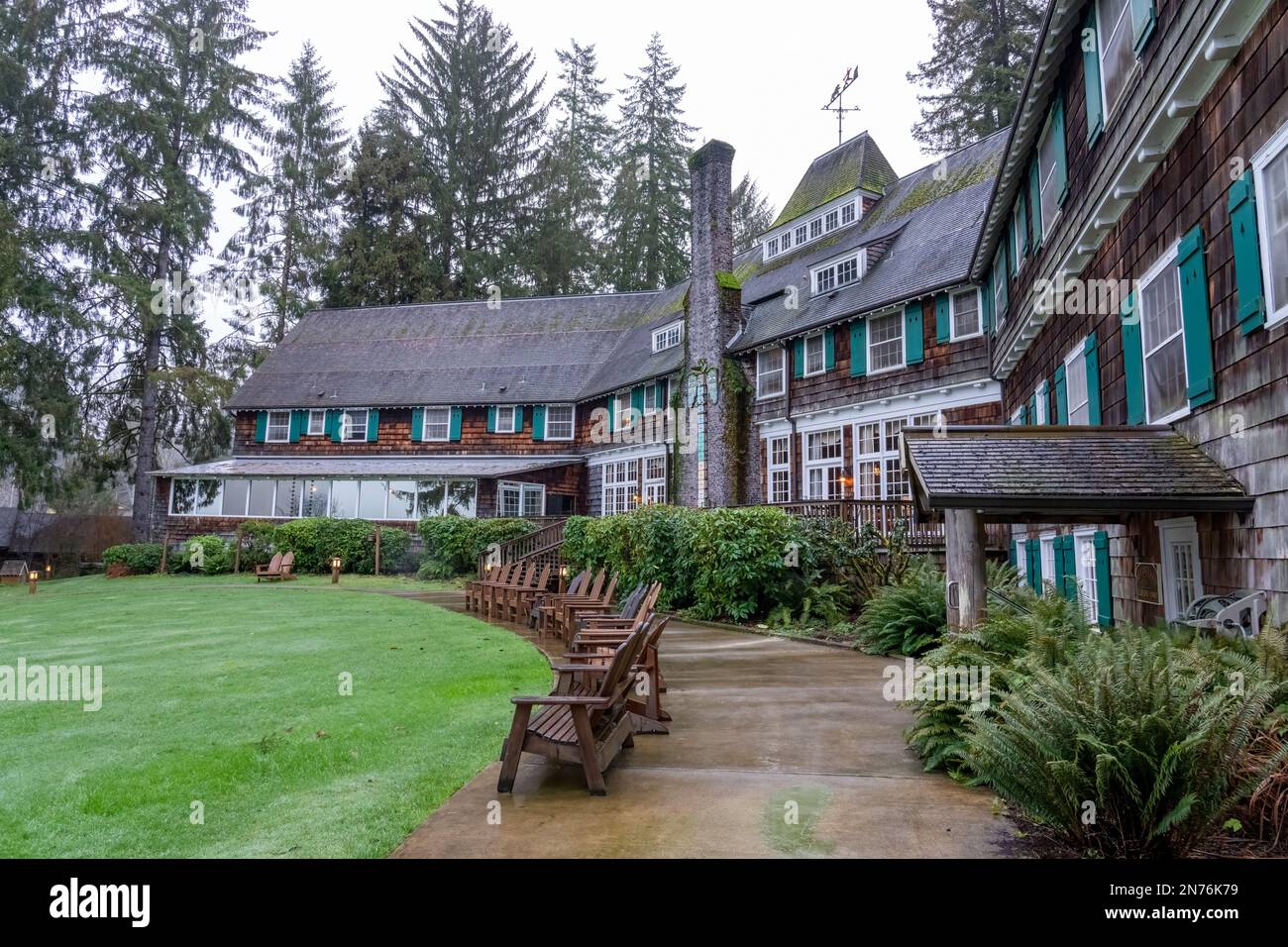 Quinault, Washington, États-Unis. Extérieur du Quinault Lodge. Banque D'Images