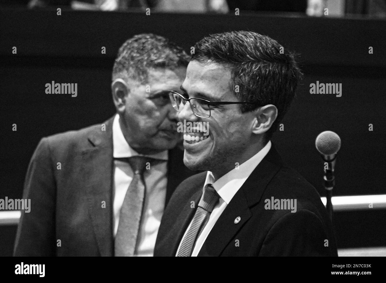 Recife, Brésil. 09th févr. 2023. Le député d'Etat Jarbas Filho et le député João Paulo en arrière-plan, lors de la plénière des députés d'Etat, qui a eu lieu ce jeudi (09) à l'Assemblée législative de l'Etat de Pernambuco. Crédit: Thiago Lemos/FotoArena/Alamy Live News Banque D'Images