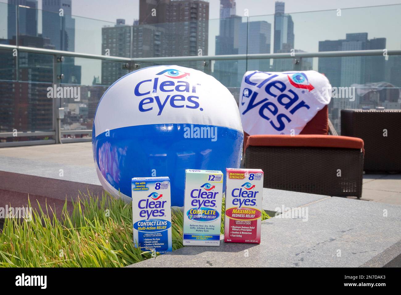 Atmosphere at the unveiling of the new Clear Eyes national TV commercial with Award-winning actress and singer Vanessa Williams for Clear Eyes over-the-counter eye drops in New York on May 30, 2013. (Mark Von Holden/AP Images for Clear Eyes) Banque D'Images