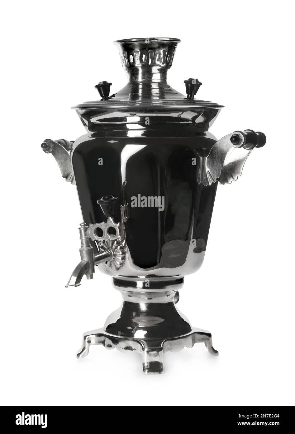 Samovar russe traditionnel isolé sur blanc. Ustensiles de cuisine Banque D'Images