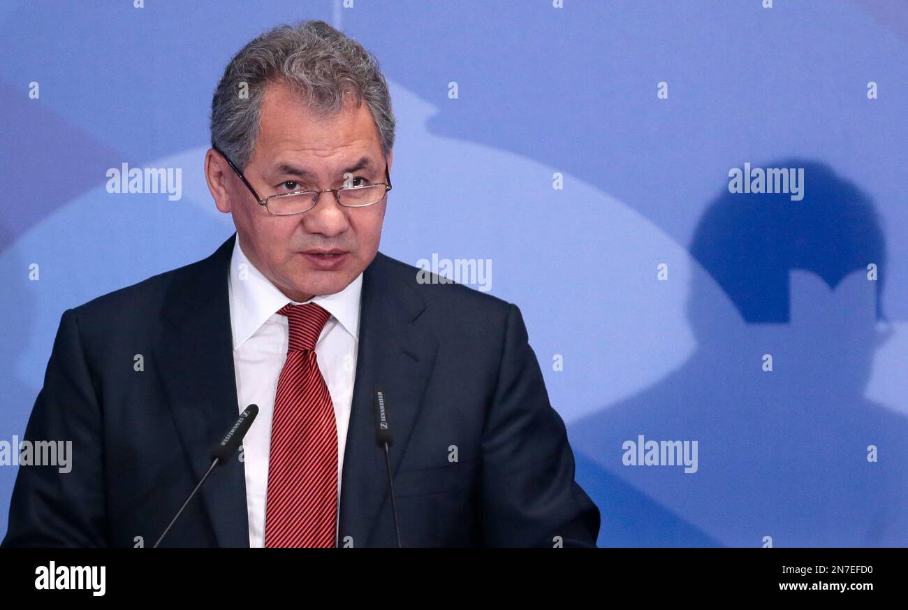 Russia's Defense Minister Sergei Shoigu speaks during a security conference in Moscow, Russia, Thursday, May 23, 2013. Russian officials, who spoke at the conference organized by the Russian Defense Ministry, warned the West that the U.S.-led NATO's missile defense plans for Europe undermine Moscow's security. (AP Photo/Mikhail Metzel) Banque D'Images