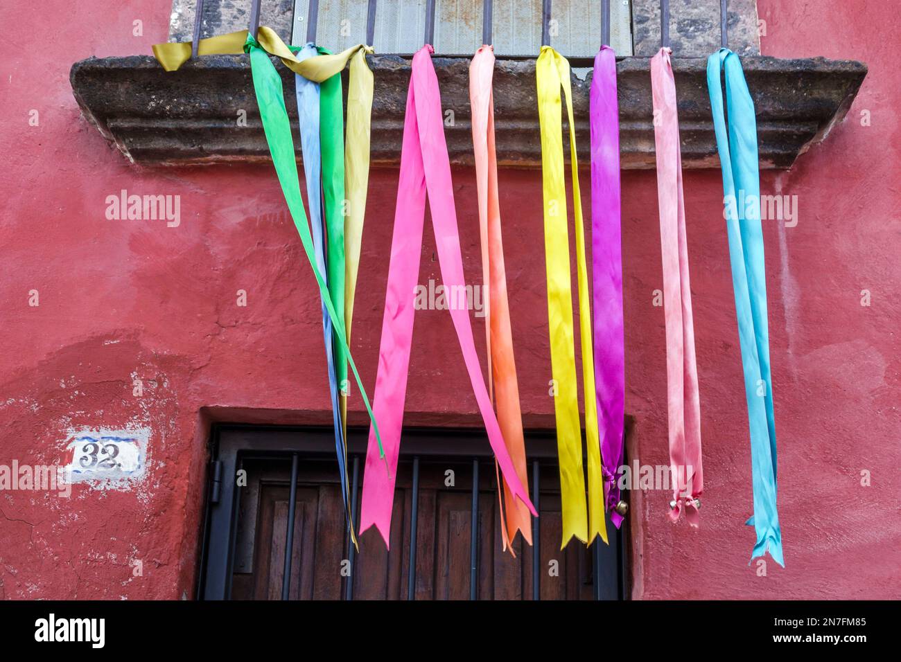 San Miguel de Allende Guanajuato Mexico, Historico Centre historique Zona Centro, rubans colorés, extérieur, entrée avant, bâtiment Banque D'Images